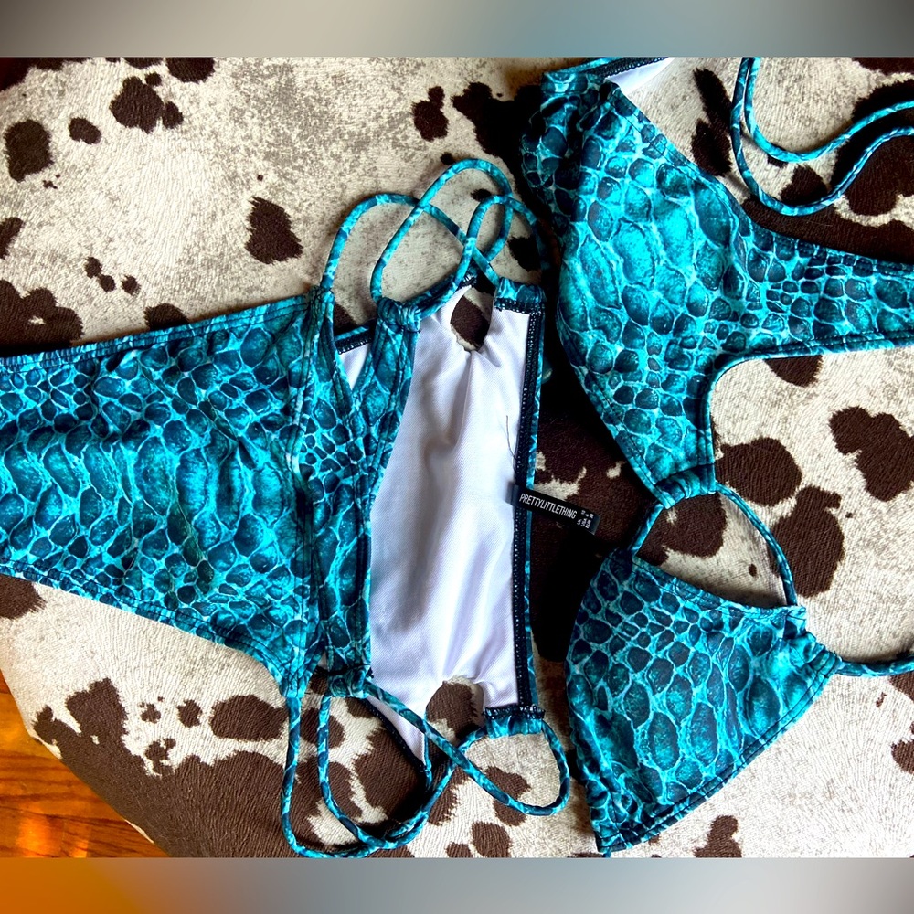 Pretty little thing crocodile bikini cutout high waisted top size 4 bottoms-6